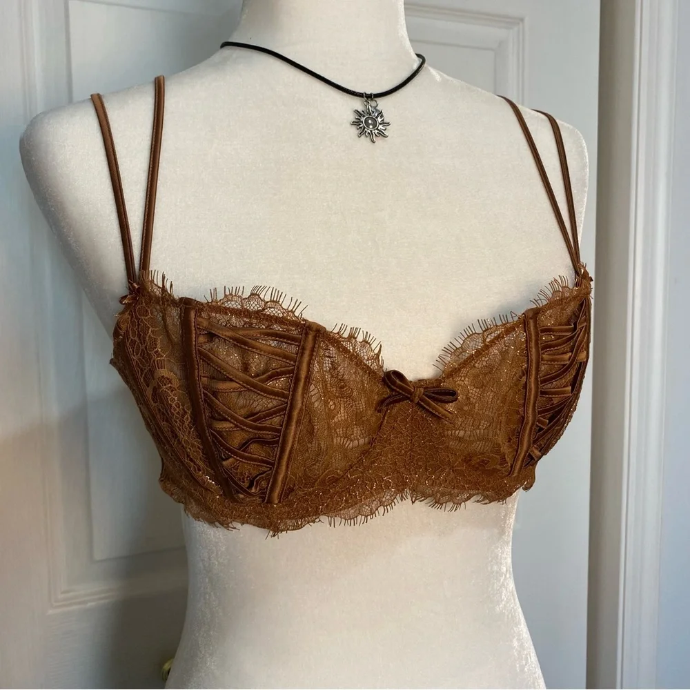 Victoria's Secret Lace Bra in Tan - Picture 4 of 6